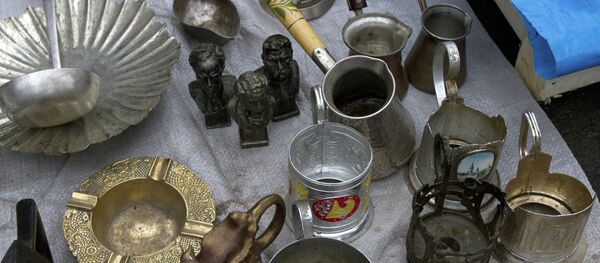 Продажа подержанных вещей на Поле чудес Продажа подержанных вещей на Поле чудес - Sputnik Беларусь