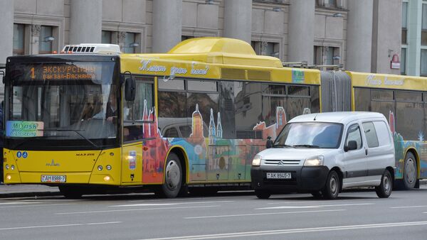 Автобус на остановке, архивное фото - Sputnik Беларусь