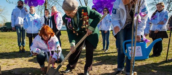 Акция Сирень Победы в Бресте Акция Сирень Победы в Бресте - Sputnik Беларусь