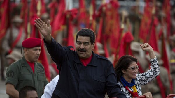 Президент Венесуэлы Николас Мадуро с женой в Каракасе на День милиции 13 апреля - Sputnik Беларусь