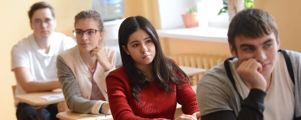 Вучні, якія здаюць тэсты  Вучні, якія здаюць тэсты  - Sputnik Беларусь