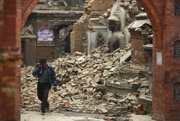 Бхактапур, город в Непале к востоку от Катманду, после землетрясения - Sputnik Беларусь