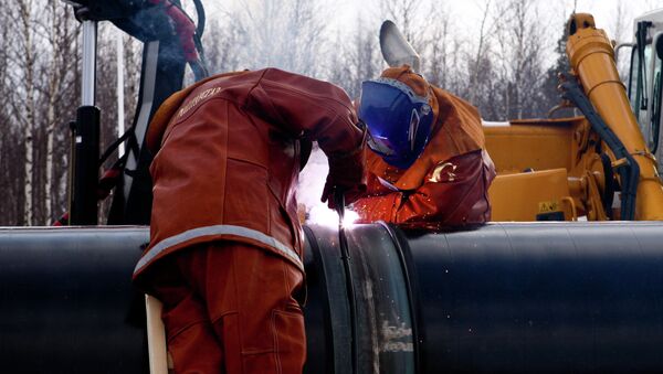 Сварка стыка трубы нефтепровода, архивное фото - Sputnik Беларусь