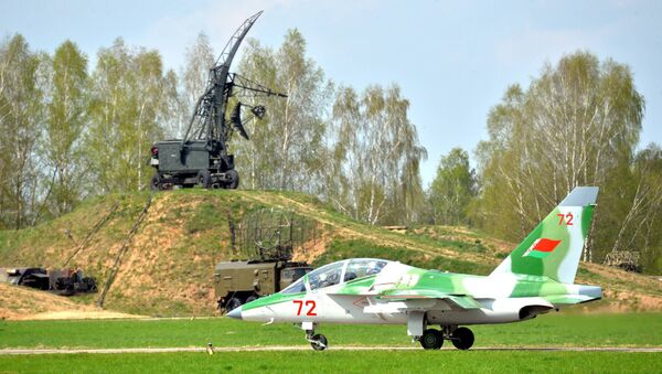 Комплекс управляемого и неуправляемого вооружения позволяет эффективно применять Як-130 в ходе обучения и при решении боевых задач - Sputnik Беларусь