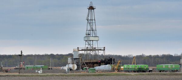 Здабыча нафты ў Гомельскай вобласці, архіўнае фота Здабыча нафты ў Гомельскай вобласці, архіўнае фота - Sputnik Беларусь