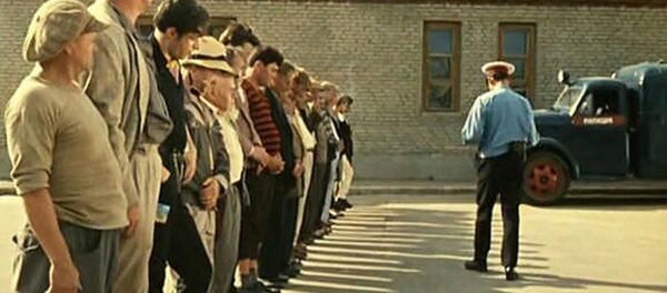 Фрагмент из фильма Операция Ы Фрагмент из фильма Операция Ы - Sputnik Беларусь