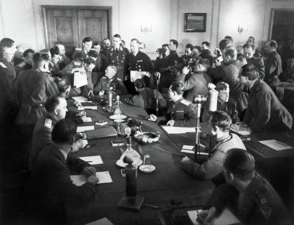 Церемония подписания акта безоговорочной капитуляции Германии - Sputnik Беларусь