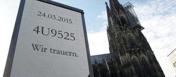 Траурный билборд у Кафедрального собора в Кельне - Sputnik Беларусь