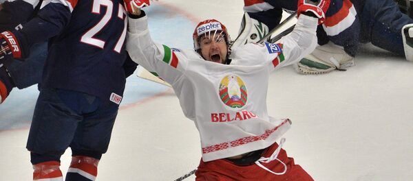 Игрок сборной Беларуси Александр Китаров радуется забитой шайбе Игрок сборной Беларуси Александр Китаров радуется забитой шайбе - Sputnik Беларусь