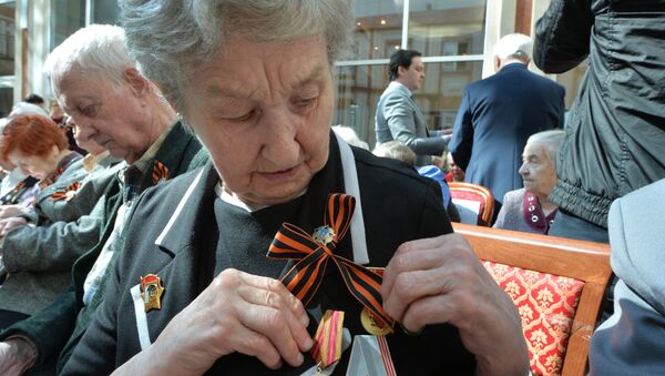 Ветеран Великой Отечественной войны на вручении медалей - Sputnik Беларусь