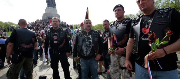 Ночные волки в Трептов-парке в Берлине - Sputnik Беларусь