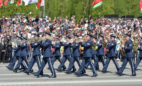 Оркестр ВВС США на плац-параде 9 мая 2015 года в Минске. Коллектив был создан в 1944 году Гленом Миллером. - Sputnik Беларусь