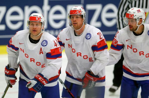 Патрик Торесен (слева) празднует гол в ворота сборной Беларуси с Мортеном Аском и Юнасом Холесом (слева направо) Патрик Торесен (слева) празднует гол в ворота сборной Беларуси с Мортеном Аском и Юнасом Холесом (слева направо) - Sputnik Беларусь