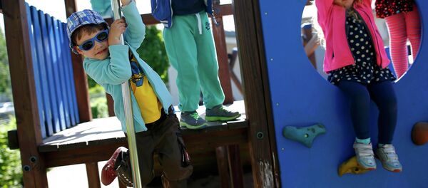 Дети играют на площадке - Sputnik Беларусь