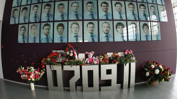 Мемориальная стена в память о членах хоккейного клуба Локомотив - Sputnik Беларусь