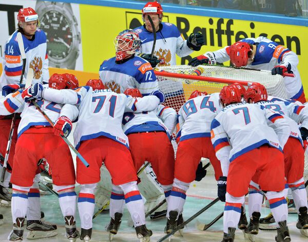 Игроки сборной России перед началом финального матча Чемпионата мира по хоккею 2015 между сборными командами Канады и России - Sputnik Беларусь