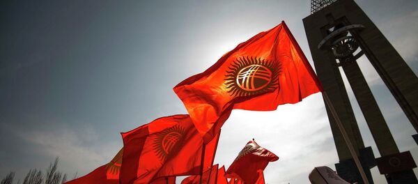 Флаг Кыргызстана, архивное фото Флаг Кыргызстана, архивное фото - Sputnik Беларусь