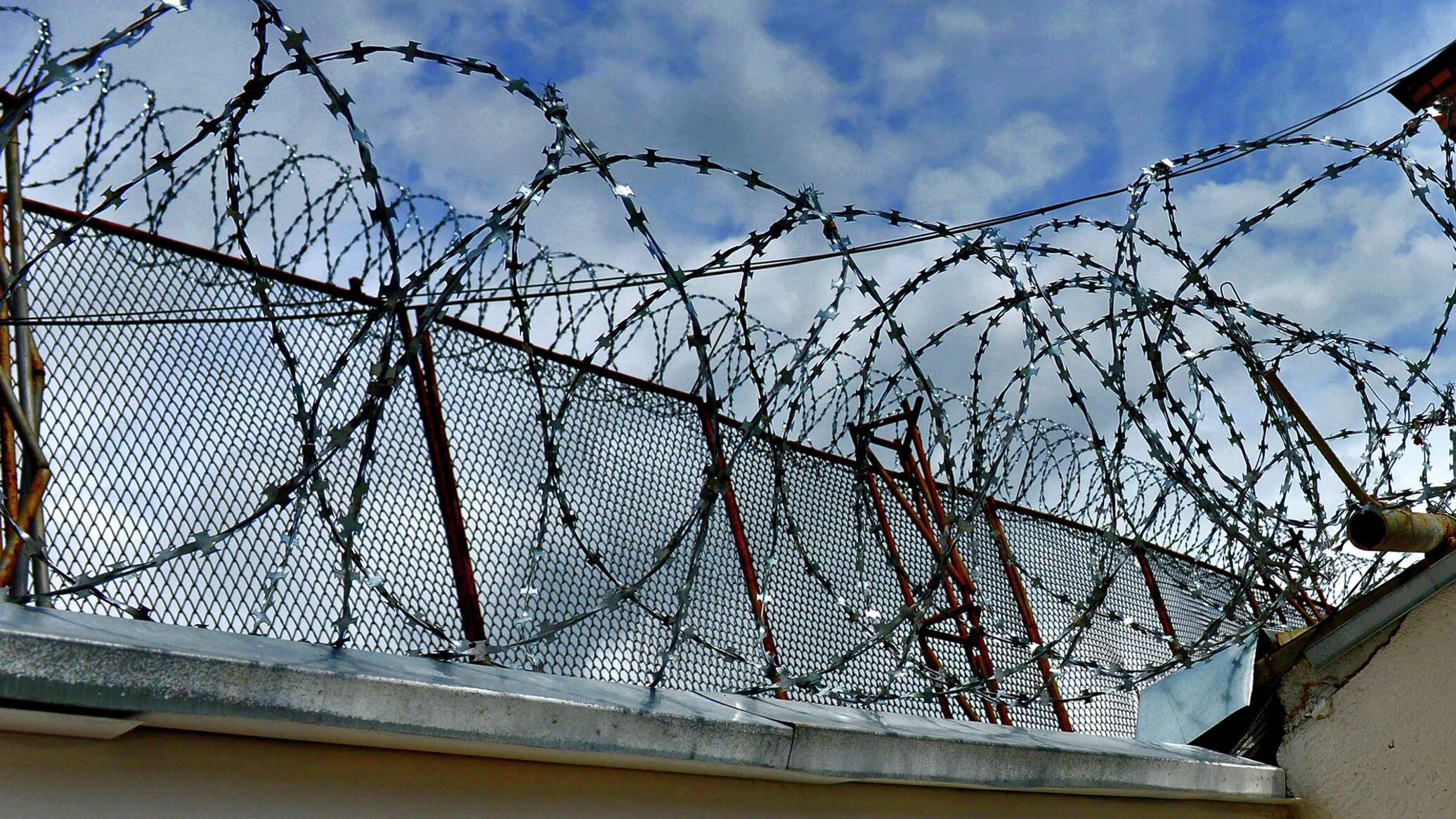 Задержаны более 3,7 тыс заключенных, бежавших во время беспорядков в Непале Задержаны более 3,7 тыс заключенных, бежавших во время беспорядков в Непале