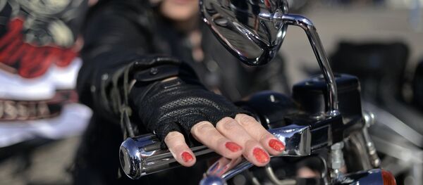 Девушка на мотоцикле Девушка на мотоцикле - Sputnik Беларусь