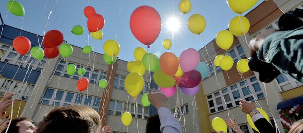 Последний звонок в гимназии № 12 Минска Последний звонок в гимназии № 12 Минска - Sputnik Беларусь