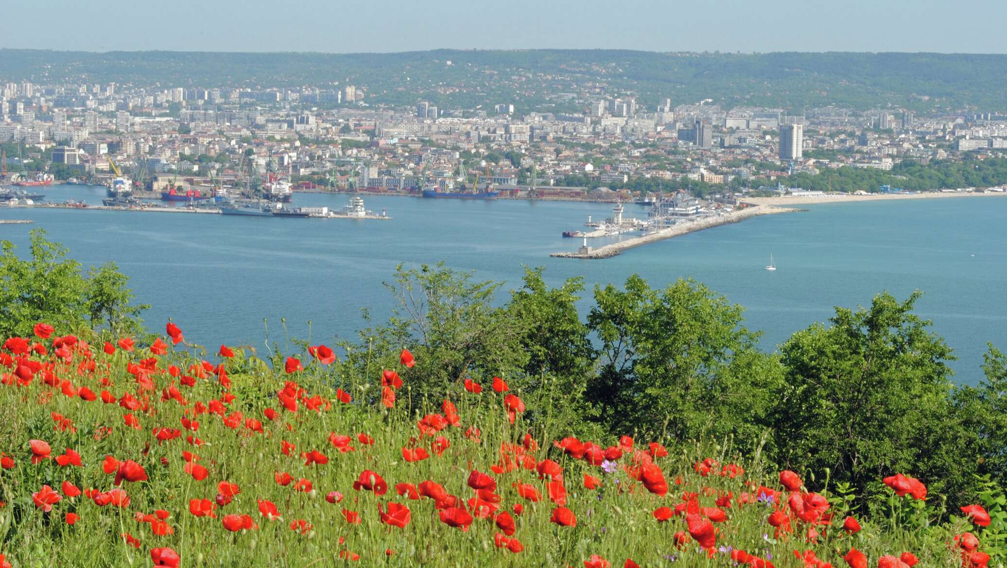 Варна это. Варна черное море. Обои Варна Болгария. Болгария Варна вид на мост. Варна Болгария рисунок.