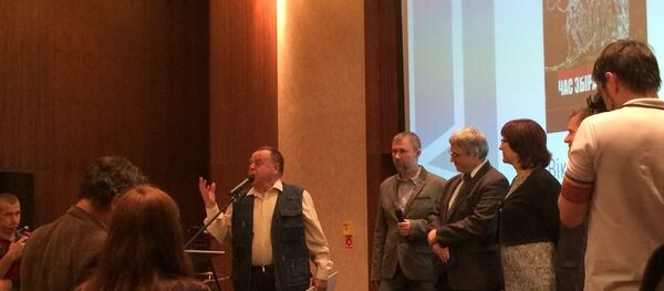 Віктар Казько атрымлівае ўзнагароду Віктар Казько атрымлівае ўзнагароду - Sputnik Беларусь