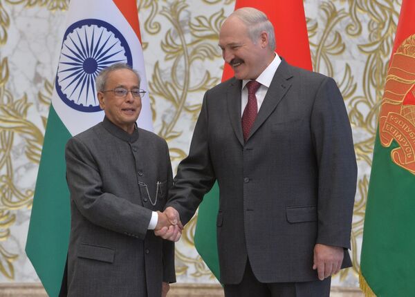 Президенты Индии и Беларуси Пранаб Мукерджи и Александр Лукашенко - Sputnik Беларусь