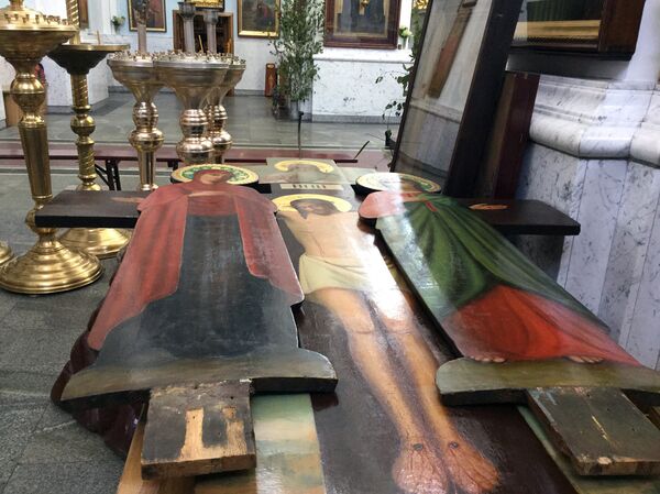 На время ремонта в главном православном храме вынесли все свечи На время ремонта в главном православном храме вынесли все свечи - Sputnik Беларусь