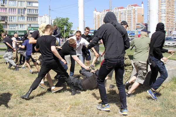 Столкновения в Киеве во время Марша равенства - Sputnik Беларусь