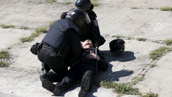 Пятеро милиционеров пострадали во время столкновений между участниками гей-парада и радикалами в столице Украины - Sputnik Беларусь