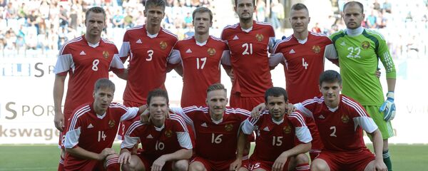 Игроки сборной Беларуси перед началом матча с россиянами - Sputnik Беларусь