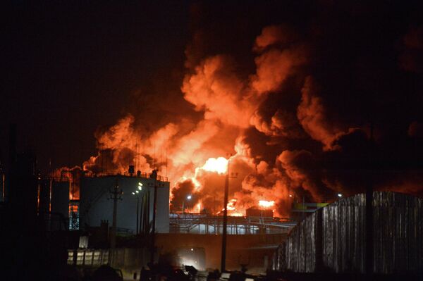 Пожар на нефтебазе под Киевом - Sputnik Беларусь