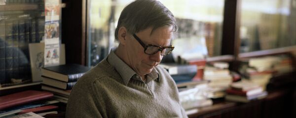 Васіль Быкаў дома - Sputnik Беларусь