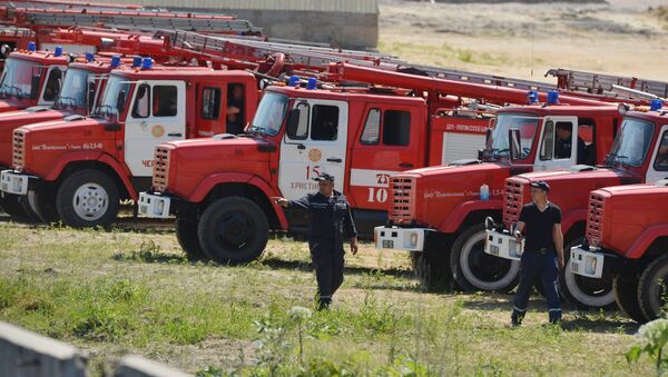 Пожарные машины и сотрудники МЧС Украины - Sputnik Беларусь