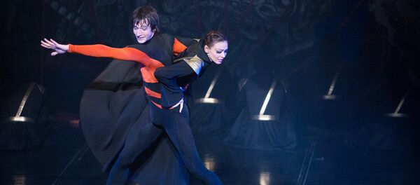 Одноактный балет Кто Я? на музыку Сергея Кортеса — авторская работа хореографов Константина Кузнецова и Юлии Дятко Одноактный балет Кто Я? на музыку Сергея Кортеса — авторская работа хореографов Константина Кузнецова и Юлии Дятко - Sputnik Беларусь