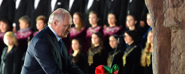 Александр Лукашенко на митинге-реквиеме, посвященному открытию мемориального комплекса Тростенец - Sputnik Беларусь