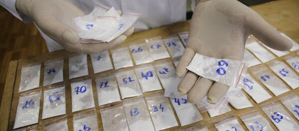 Экспертное исследование наркотического вещества, архивное фото - Sputnik Беларусь