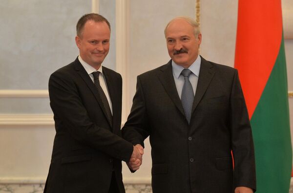 Посол Швеции в Беларуси Мартин Оберг и президент Беларуси Александр Лукашенко - Sputnik Беларусь