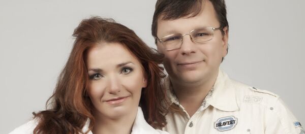 Белорусские писатели Евгения Пастернак и Андрей Жвалевский Белорусские писатели Евгения Пастернак и Андрей Жвалевский - Sputnik Беларусь