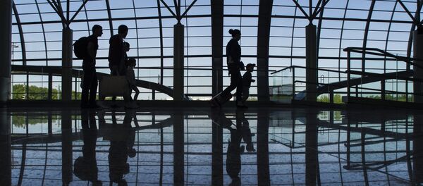 Пасажыры ў аэрапорце, архіўнае фота - Sputnik Беларусь