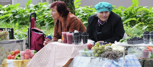 Продавщицы на улице - Sputnik Беларусь