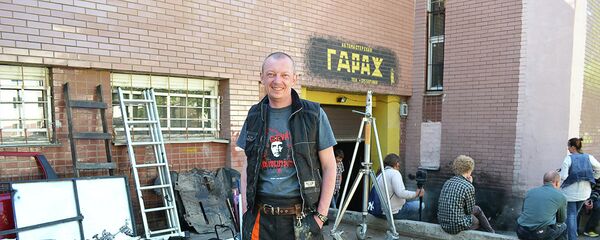 Александр Куллинкович на съемках ситкома Гараш - Sputnik Беларусь