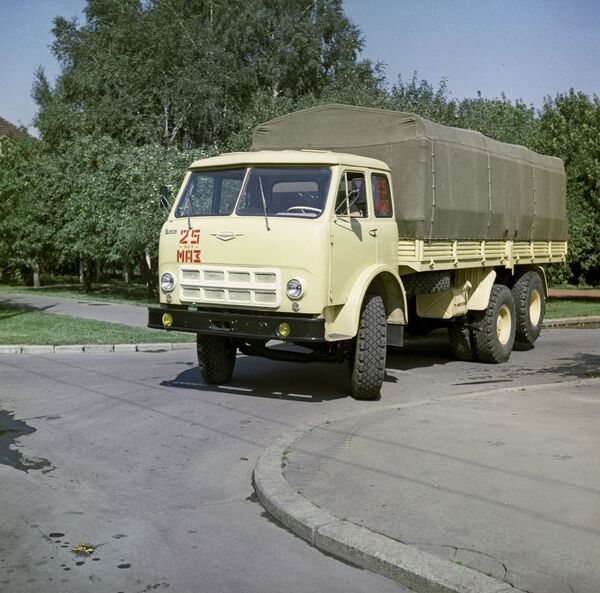 Грузовой автомобиль МАЗ-516 - Sputnik Беларусь