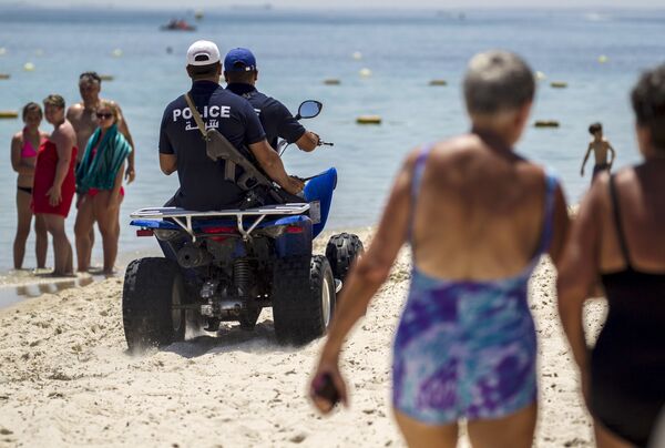 Полиция на пляже Туниса - Sputnik Беларусь
