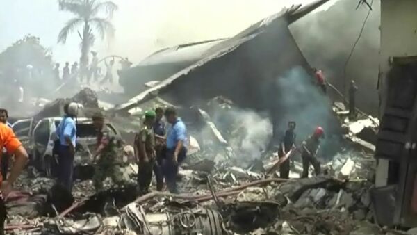 Спутник_Военный самолет Hercules C-130 рухнул на отель в Индонезии. Кадры с места ЧП - Sputnik Беларусь