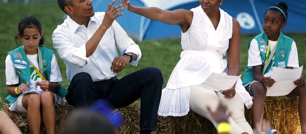 Команда девочек-скаутов разбила палаточный лагерь у Белого дома - Sputnik Беларусь