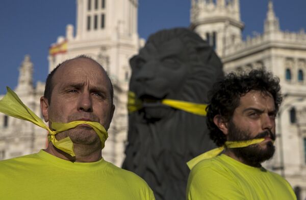 В Испании 1 июля вступил в силу новый закон-кляп - Sputnik Беларусь