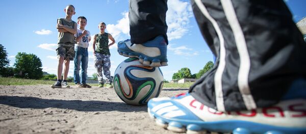 Футбольная команда школьников агрогородка Засковичи - Sputnik Беларусь