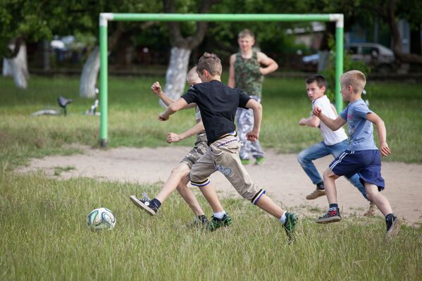 Футбольная команда школьников агрогородка Засковичи - Sputnik Беларусь