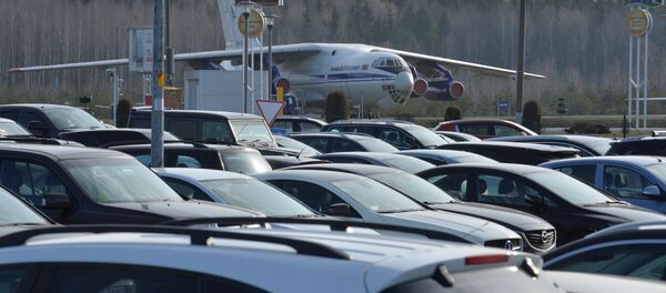 Автостоянка национального аэропорта Минск - Sputnik Беларусь